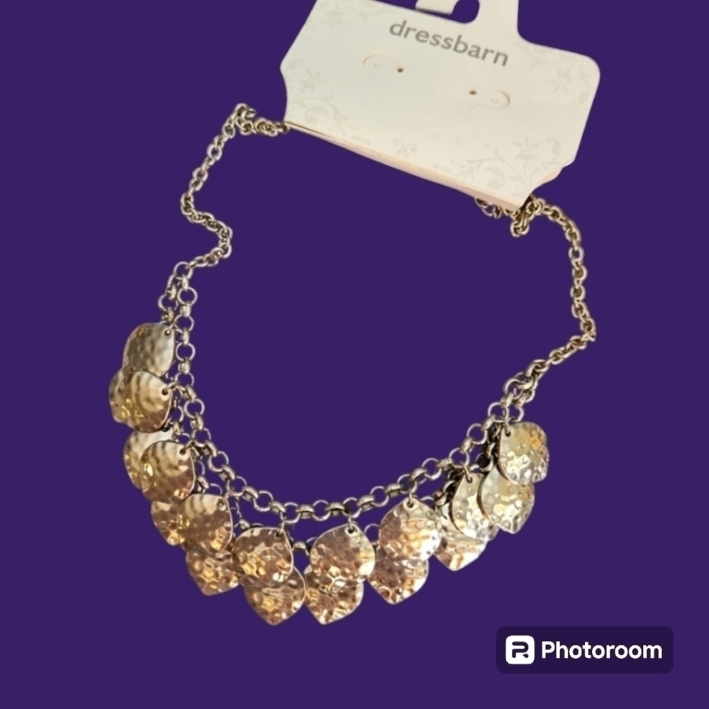 VTG DRESS BARN Silvertone Hammered Leaf Cluster Festival Bib Necklace